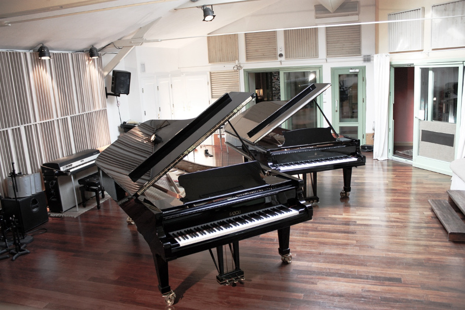 Pour profiter au maximum de piano, pensez à un traitement acoustique home studio adéquat